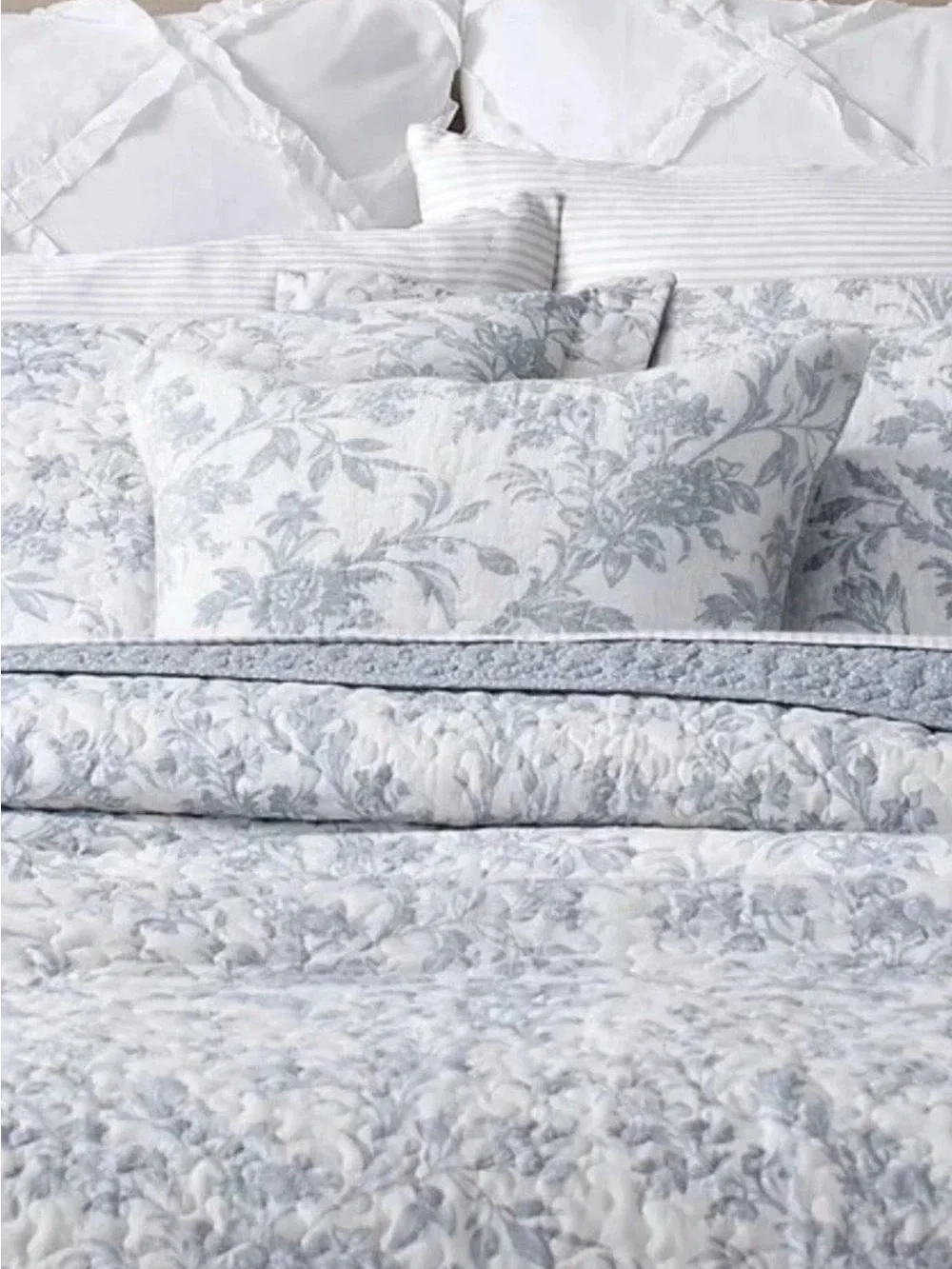 Elegant 4-Piece King Blue Amberley Floral Quilt Set Reversible Bonus ThrowPillow